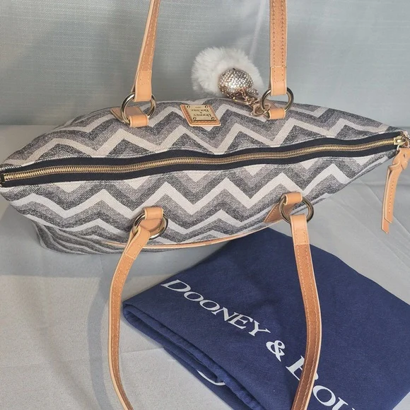 Dooney & Bourke LARGE Chevron Tote Bag w/Dust Bag LIKE NEW